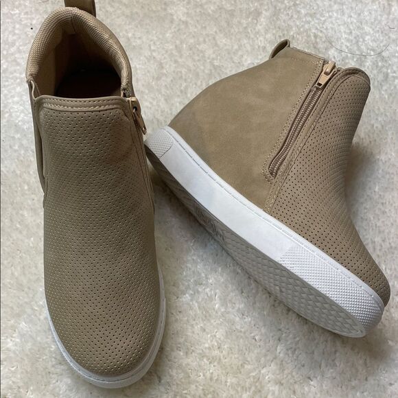 Outwoods Taupe Perforated Wedge Sneakers Zip-Up Ankle Boots Woman’s Sz 6 - Picture 1 of 7